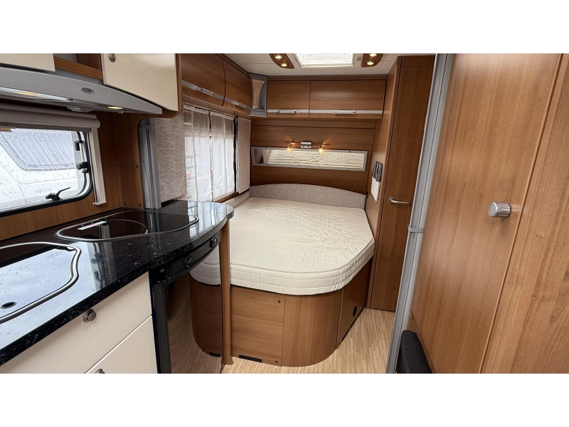 LMC Musica 470 D cama francesa asiento redondo inodoro foto: 2