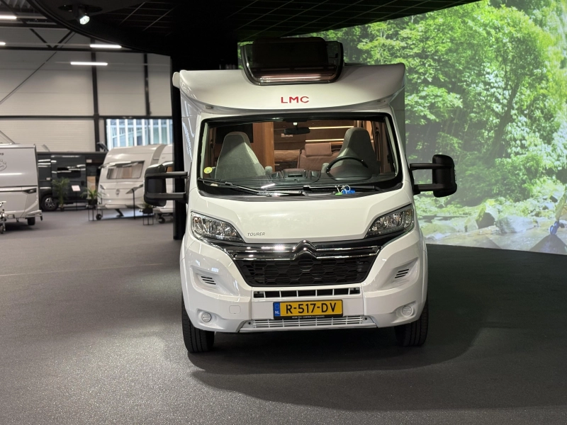 LMC Tourer 660 lengte bedden - weinig km  foto: 1