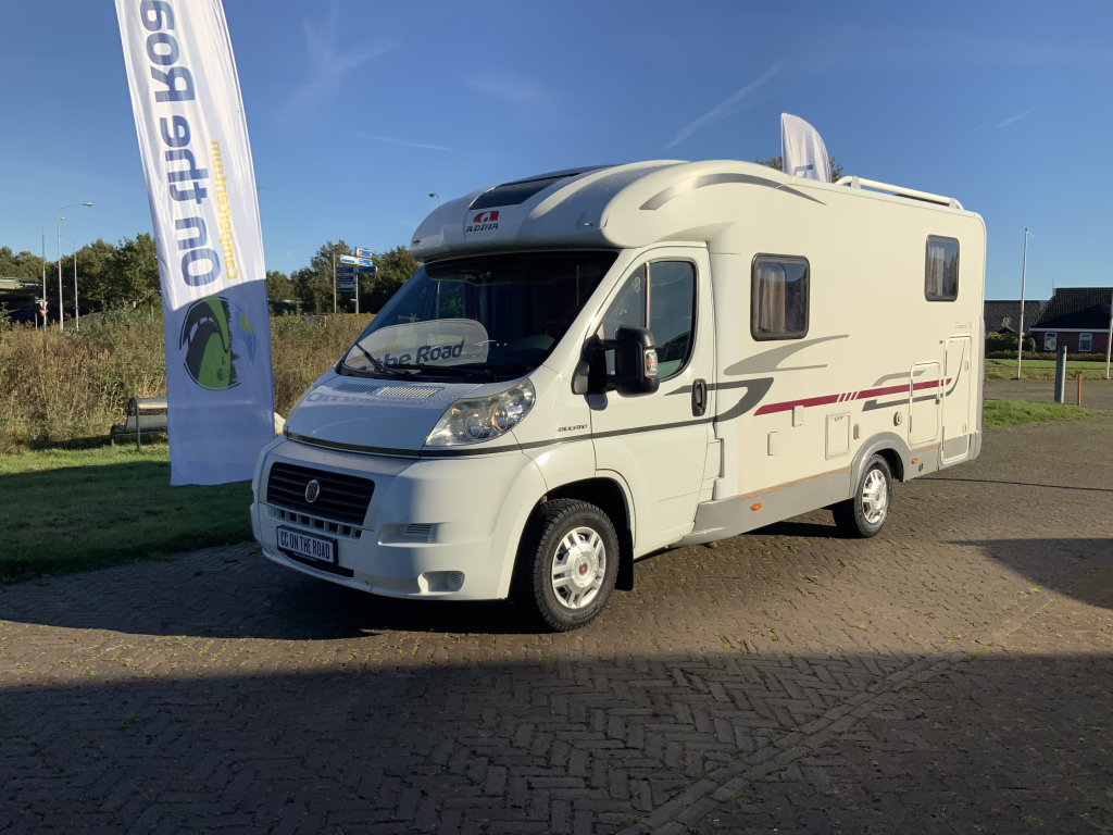 Adria Compact SL 2.3 MultiJ. 130 PK Half-integraal, Enkele-bedden, Bj. 2010 Camper Centrum On the Road aan de Noorderringweg 4 in Marum. foto: 2