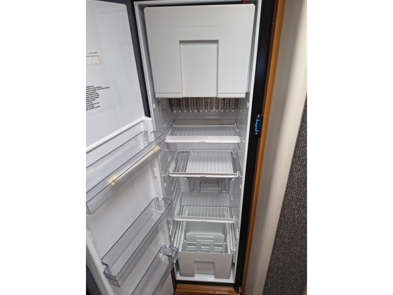 Dethleffs Trend T 7057 EB -9 traps automaat-hefbed  foto: 10
