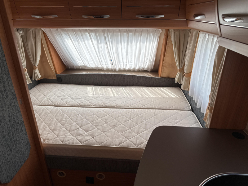 Hobby De Luxe 440 SF Airco/Mover/Awning photo: 3