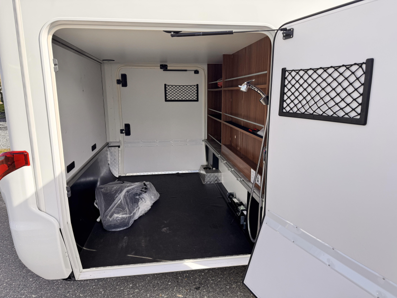 Hymer B-MC T 680 single beds pull-down bed photo: 5