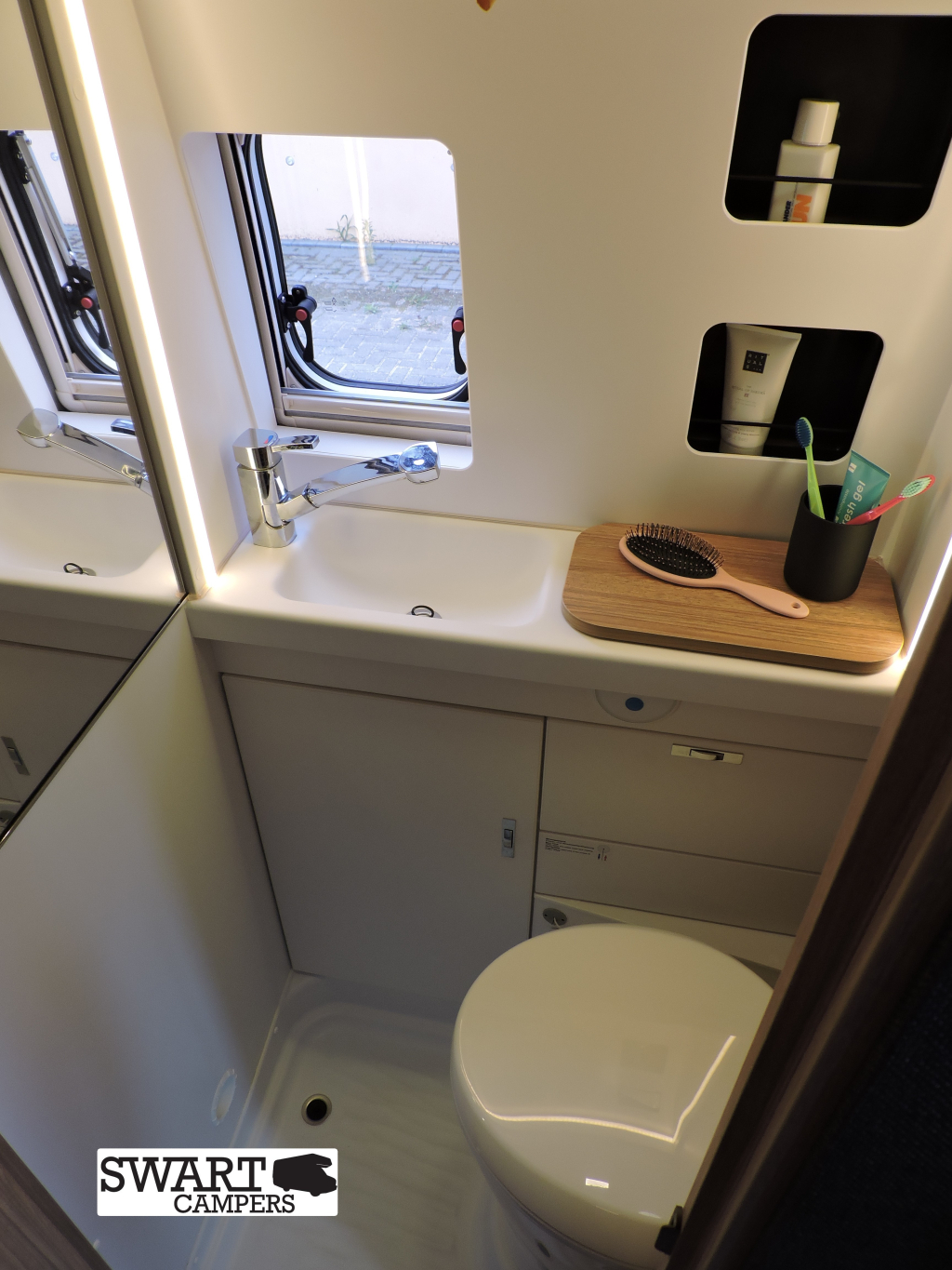 Weinsberg CaraBus 540 MQ, Dwarsbed Automaat foto: 15