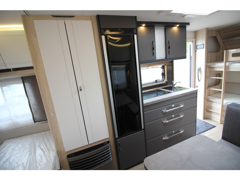 Hobby De Luxe 490 KMF Stapelbedden!  foto: 9