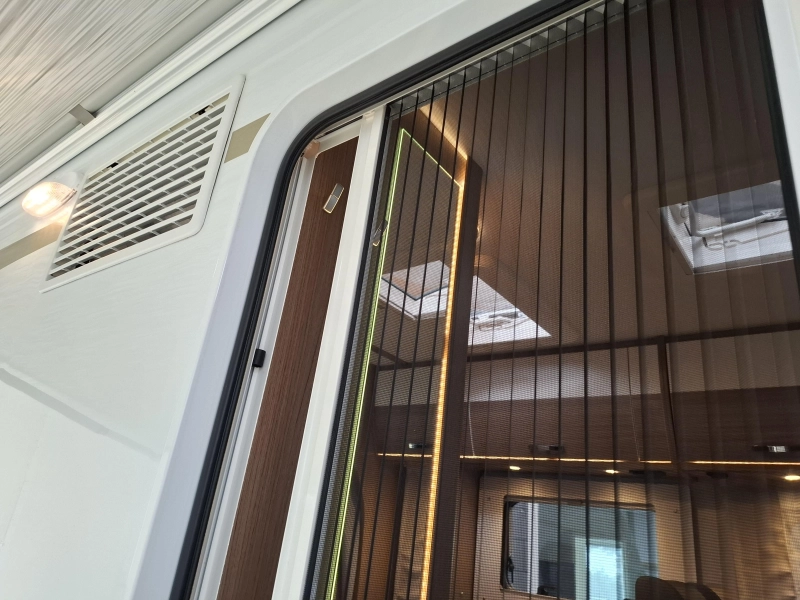 Hymer Carado 447 T 140CV Camas Individuales Solar foto: 3