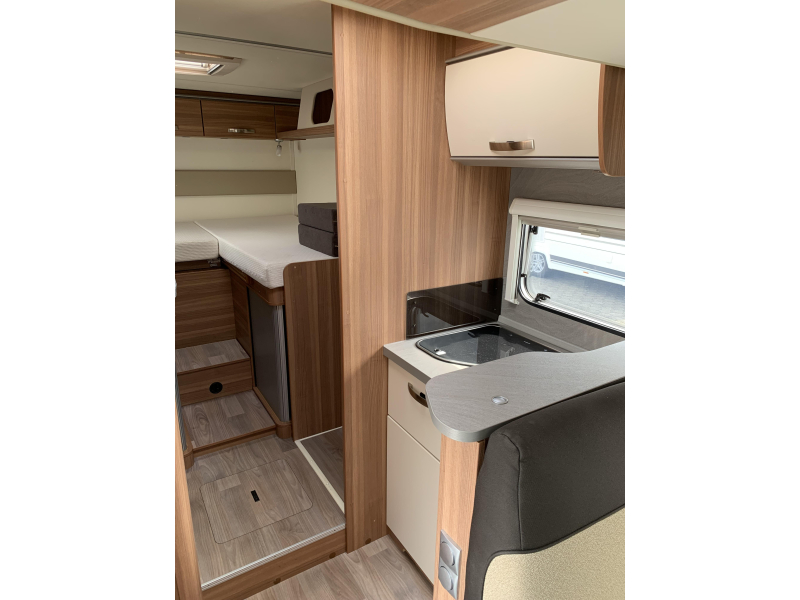 Weinsberg CaraSuite 700 ME - 5 Personen - Automatik Foto: 9