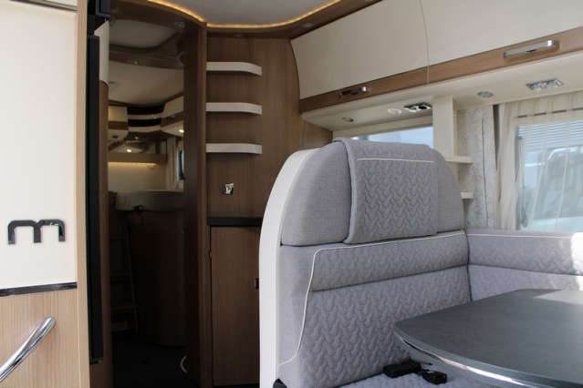 Robuuste AUTOMAAT 180 pk Malibu I 490 LE by Carthago hef-en enkele lengte bedden (124  foto: 38