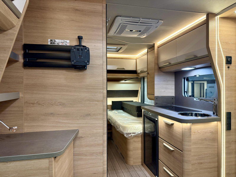 Knaus Sudwind Black Selection 460 EU &iexcl;Oferta de aire acondicionado de verano! foto: 4