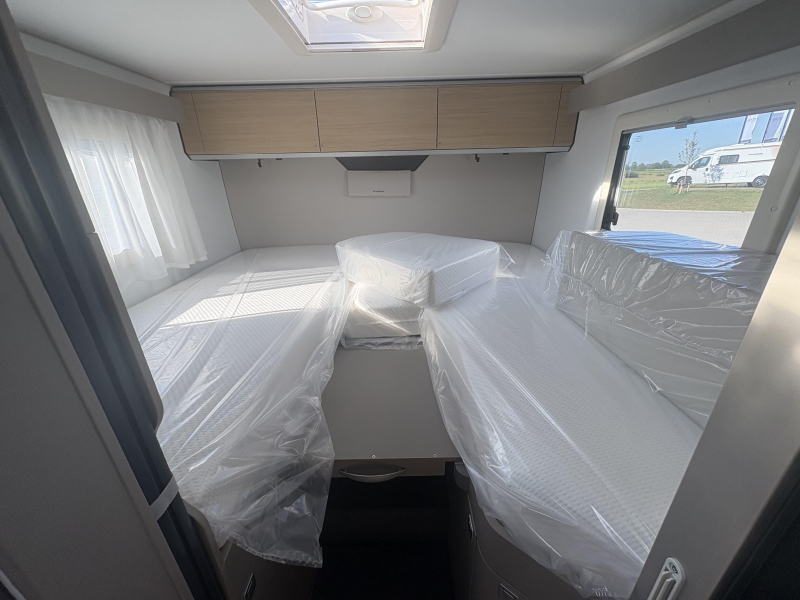 Adria Compact Select DL autom&aacute;tico / cama longitudinal foto: 7