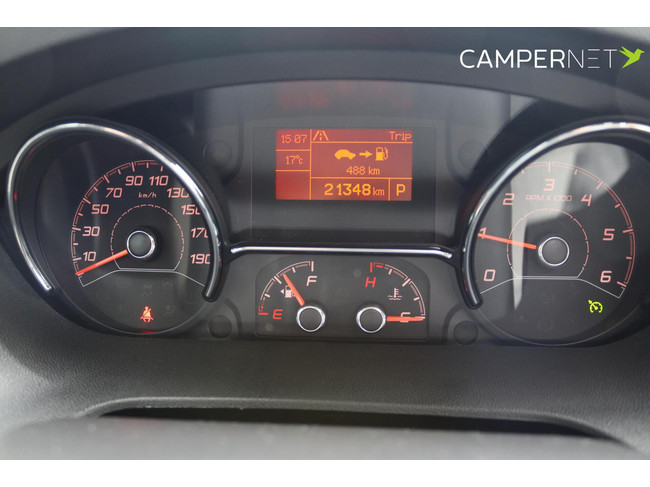 LMC Cruiser V646 140pk Automaat | HEO safe sloten | Thule luifel | Trekhaak | Lengtebedden | Bearlock | Panoramadak | Compact model foto: 22