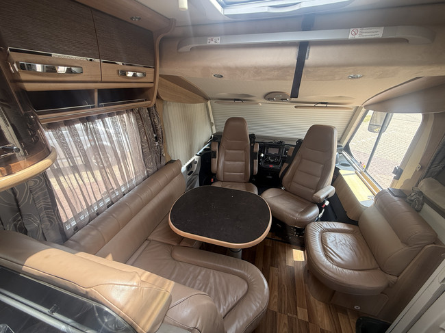 Hymer B 594 autom&aacute;tico 150 cv autocaravana muy compacta full options cama transversal+cama abatible sistema de nivelaci&oacute;n EP toldo calefacci&oacute;n estacionaria webasto aire acondicionado de techo 2x panel solar antena parab&oacute;lica el&eacute;ctrica TV garaje grande foto: 12