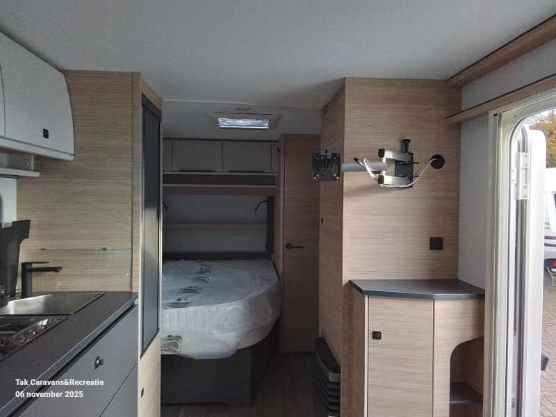 Fendt Apero 465 SFB cocina central y cama francesa foto: 6