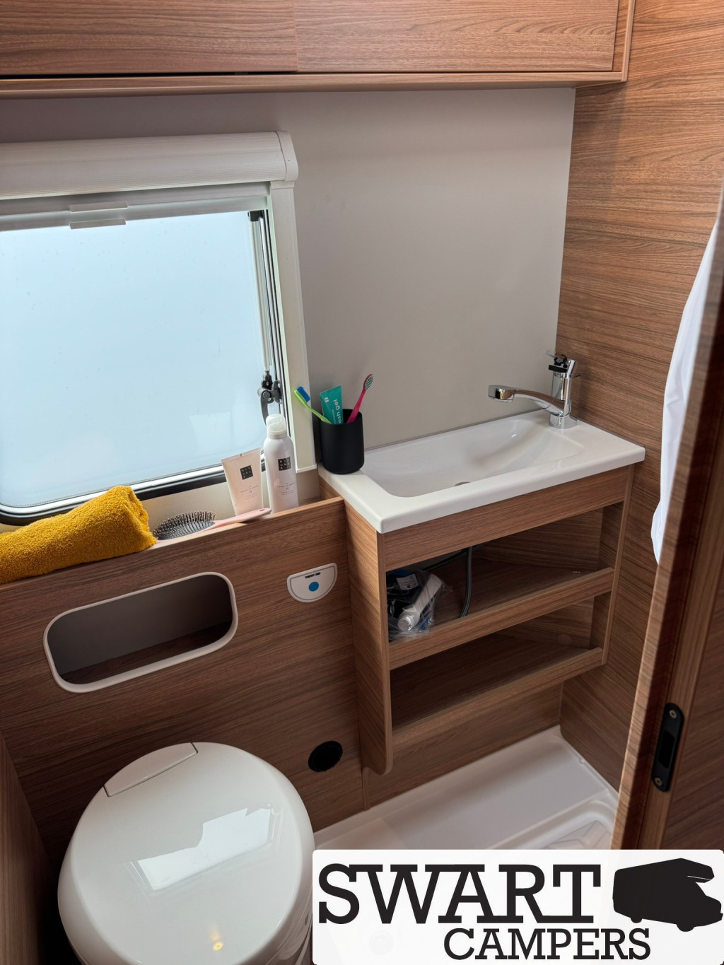 Weinsberg CaraHome 600 DKG, Autom&aacute;tico 6 personas Litera Capuchina foto: 13