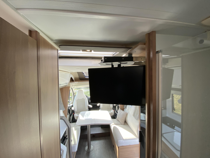 Adria Matrix Plus 670 DL ENKELE BEDDEN+HEFBED  foto: 2