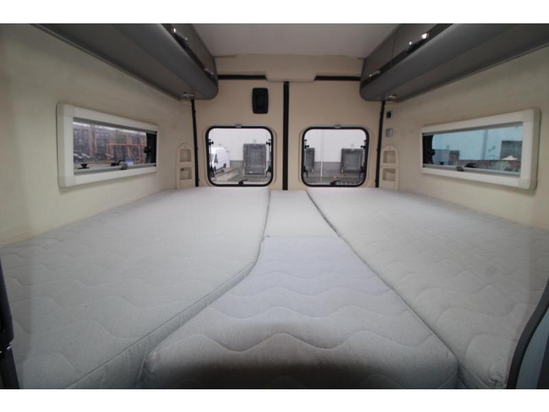 Adria Twin Titanium 640 SLX Enkele bedden - EURO5  foto: 21