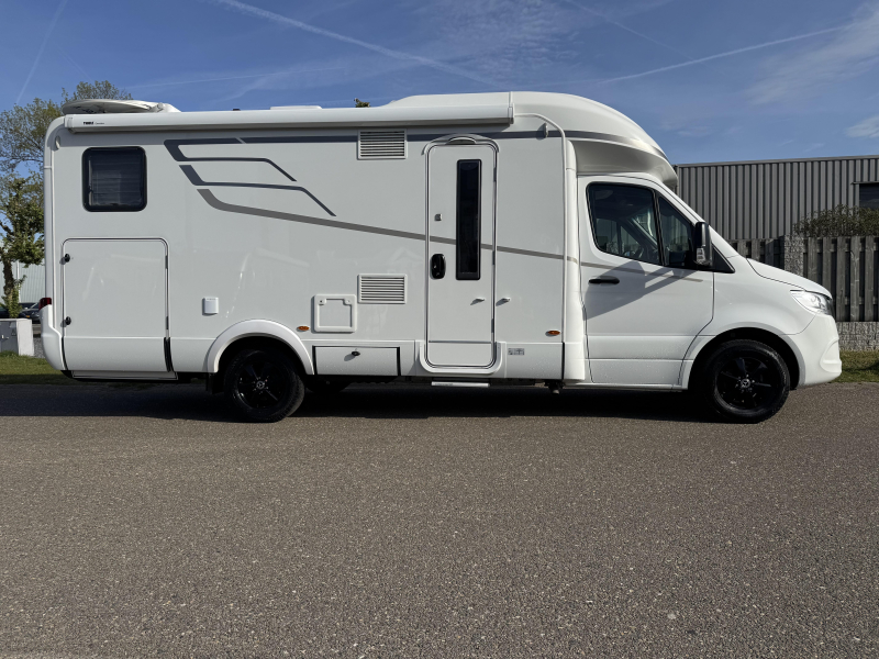 Hymer B-MC T 680 single beds pull-down bed photo: 1