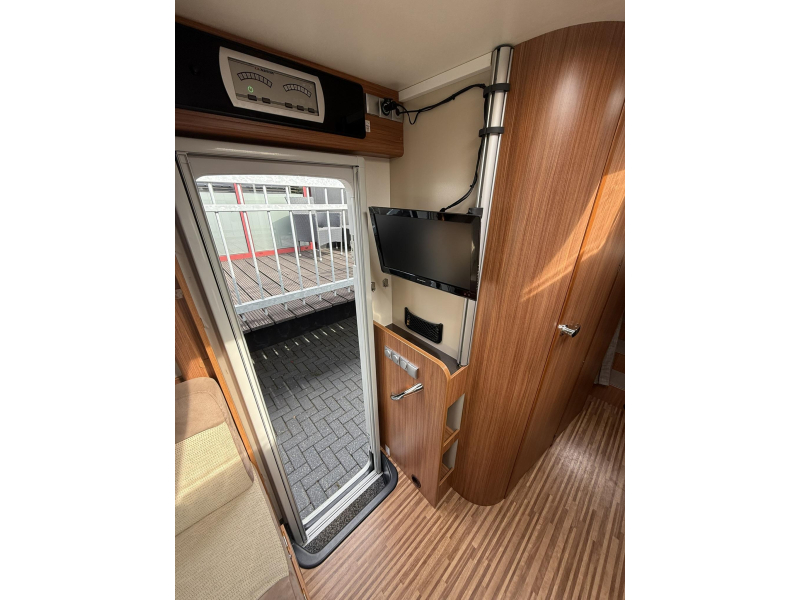 Adria Coral 670 SL Lengtebedden  foto: 9