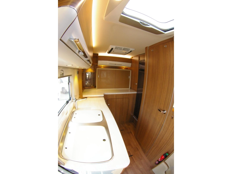 Hymer BML Hubbett, sehr kompakt. Foto: 12