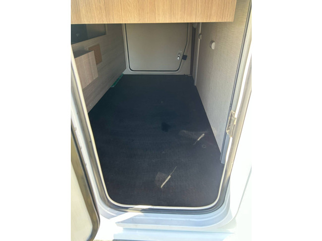 Chausson 718 EB 2.3 131 PK Fiat Ducato Half-Integraal Camper QUEENS BED IN Hoogte verstelbaar foto: 20