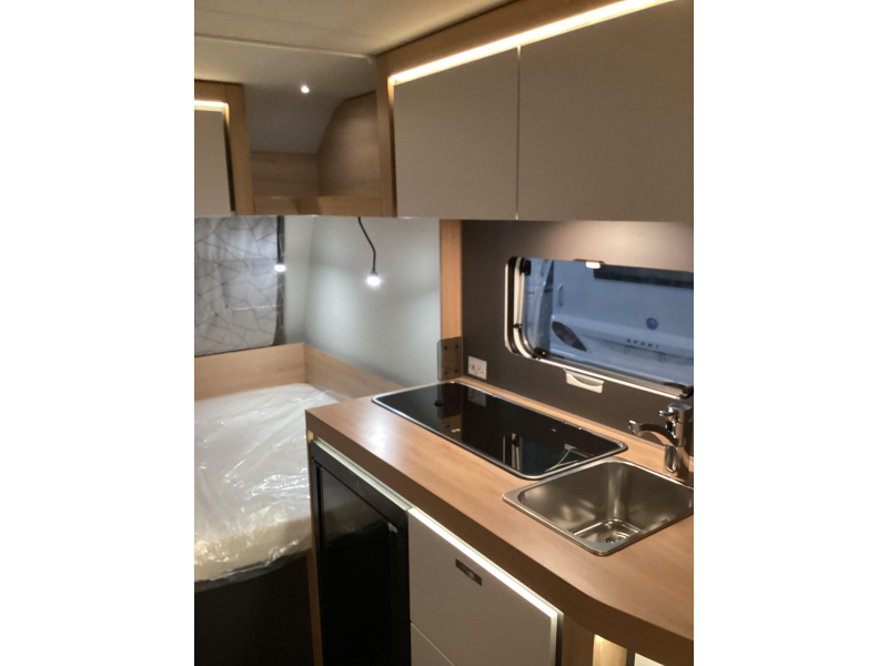 Knaus Sport 420 QD cama transversal foto: 9