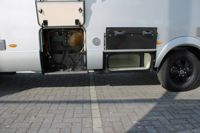 Hymer B MC I 680 equipado con potente Mercedes 9 G Tronic 170 CV AUTOM&Aacute;TICO camas individuales + cama abatible (56 foto: 9
