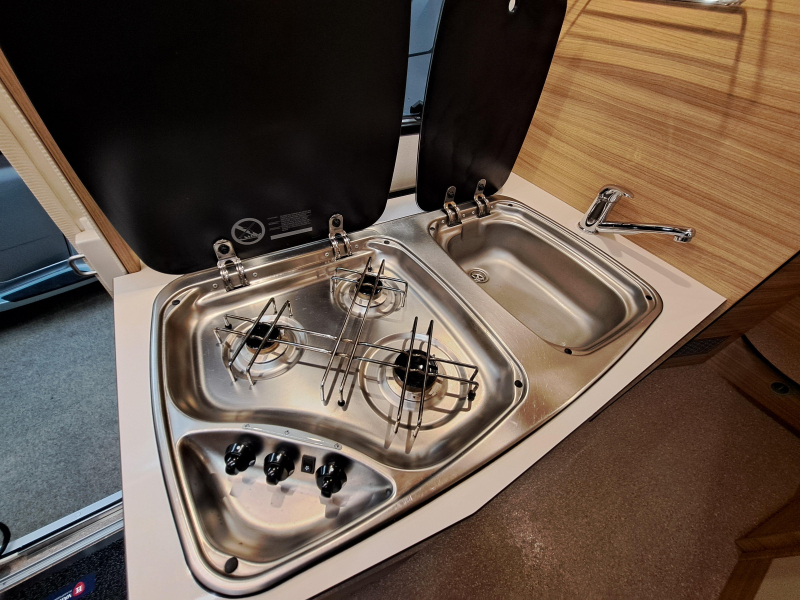 Dethleffs Globebus T 6 Sch&ouml;n kompakt + Kleiderschrank Foto: 9