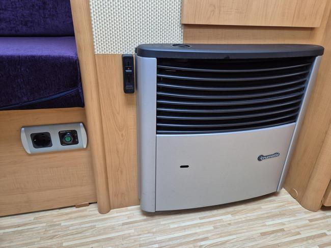 Eriba - Hymer 532 Enkele - losse bedden of XXL bed & luifel foto: 10