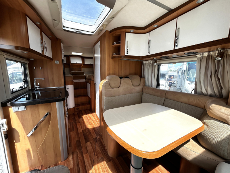 Hymer Tramp CL 674 Enkele-bedden/Euro-5/2012  foto: 7