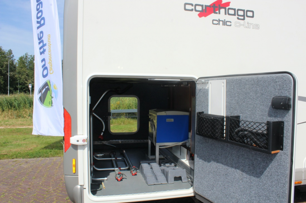 Carthago 4.2  Integraal 2.3 M-jet 148 PK, Alko chassis light, Motor-airco, Hefbed & dwarsbed, Garage, Draaistoelen voor, L zit, zij-zit, etc. Marum (Groningen) foto: 34