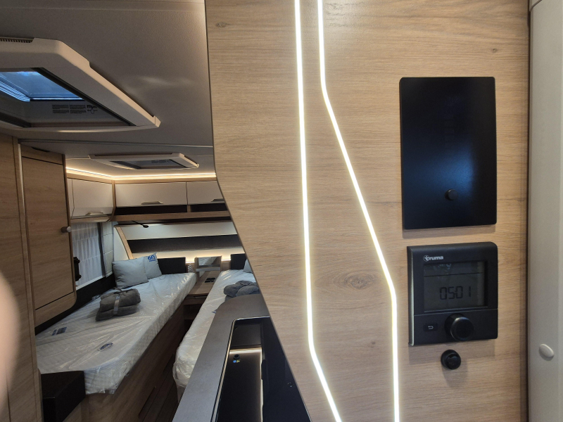 Knaus Sudwind 60 Years 500 EU Met luifel en vloerverw.  foto: 16