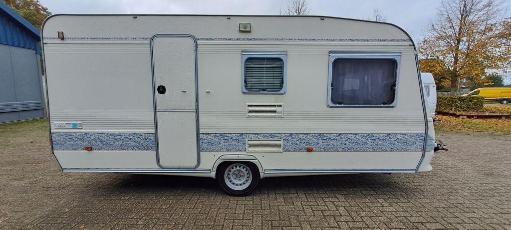 Caravan ADRIA Unica 461 Met voortent en inboedel! 5 pers foto: 7