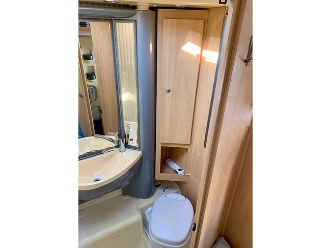 Dethleffs Advantage T6611 | KEURIGE STAAT | ENKELE BEDDEN | 2X Maxxfan Dethleffs Advantage T6611 | KEURIGE STAAT | ENKELE BEDDEN foto: 10