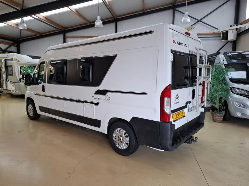 Adria Twin 600 SP 160CV Cama transversal Enganche foto: 4