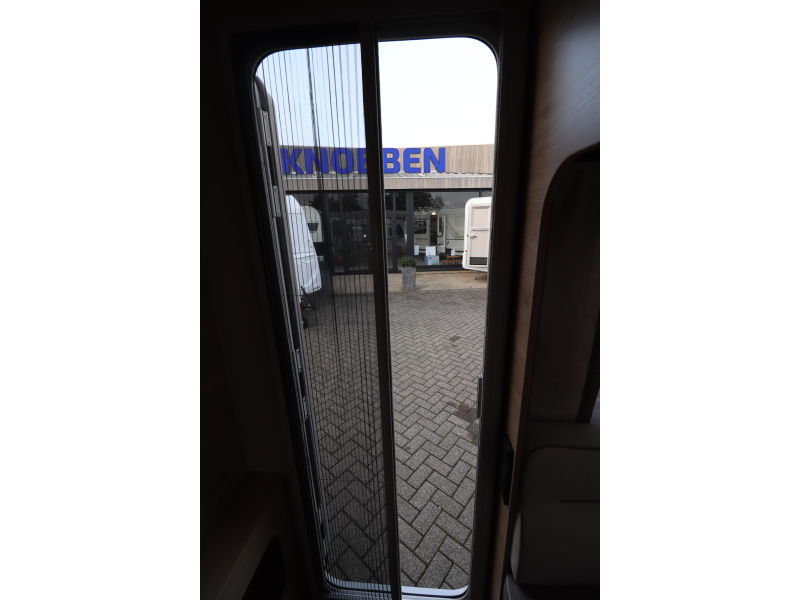 Weinsberg CaraOne Edition HOT 450 FU MODEL 2026 Frans Bed 927  foto: 15