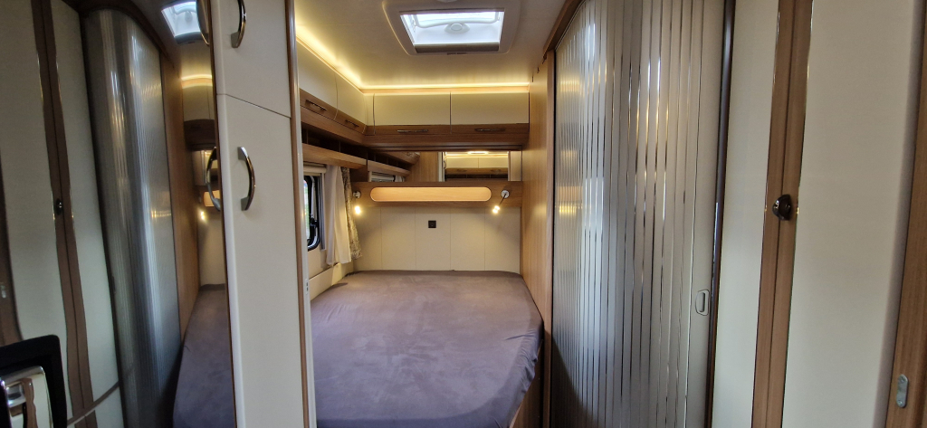 HOBBY Hobby De Luxe 540 FU – Frans Bed – Mover (Autark) foto: 12