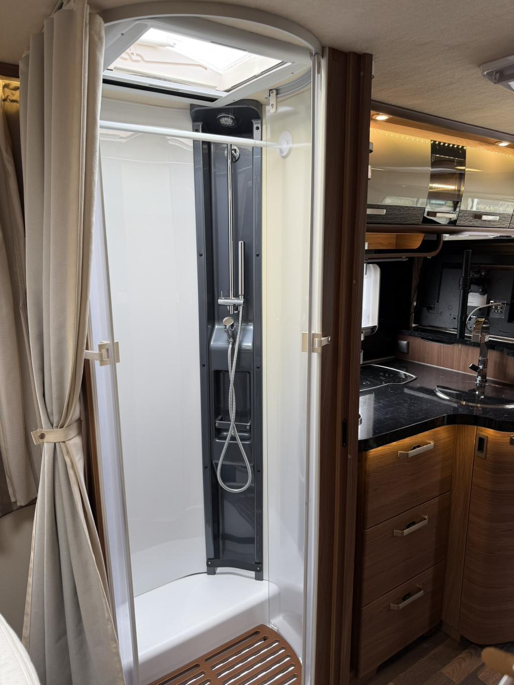 KNAUS Sky i Plus 700 LX foto: 16