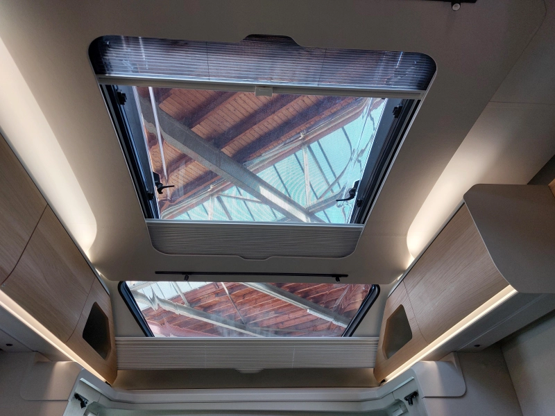 Adria Coral 650 DL Lengtebed/face2face/heavy  foto: 6