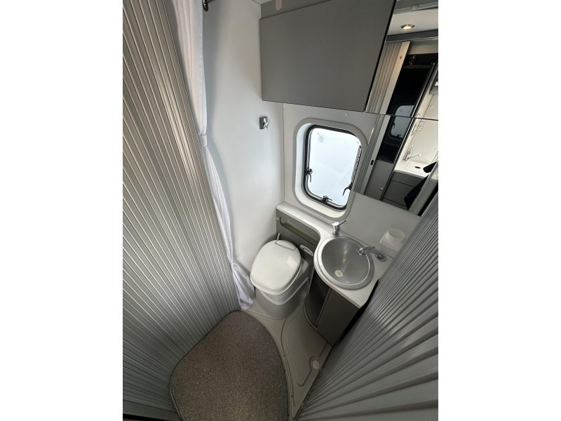 Adria Twin 640 SLX 150 hp solar panel photo: 14