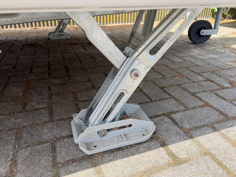 LMC Tandero 480 D New Edition/Voortent  foto: 9