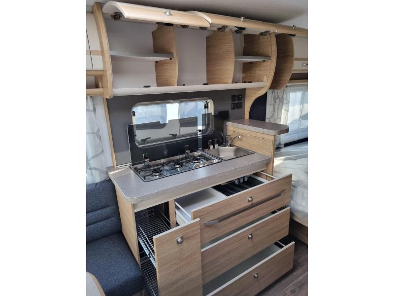 Fendt Bianco Activ 445 SFB 1700 kg - Truma Combi 4e  foto: 11