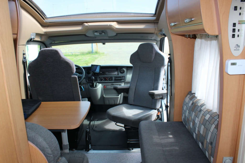 Knaus Sun Ti 700 Meg, Cama transversal, Garaje, Asientos delanteros giratorios, Media dinette, banco de asientos. A&ntilde;o 2008 Marum (Groningen) foto: 5