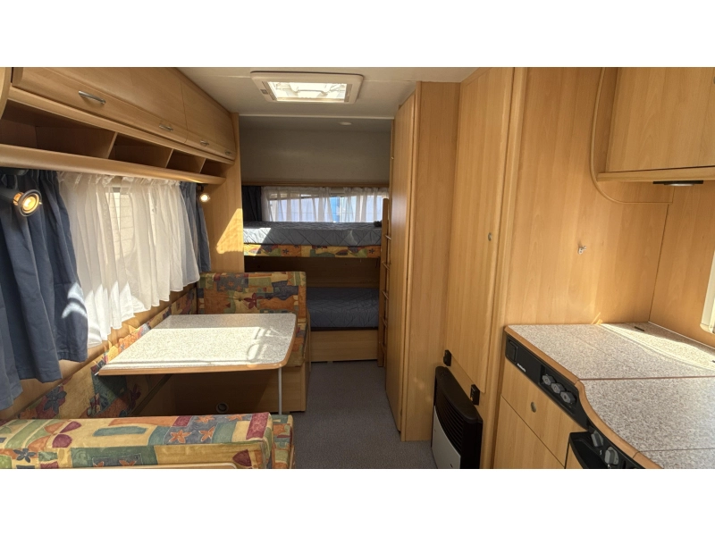 Dethleffs Camper 490 TK 2x zitgroep stapelbed  foto: 1