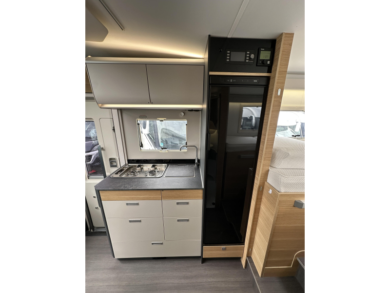 Adria Coral 600 SL 140PK Lengtebedden Garage  foto: 12