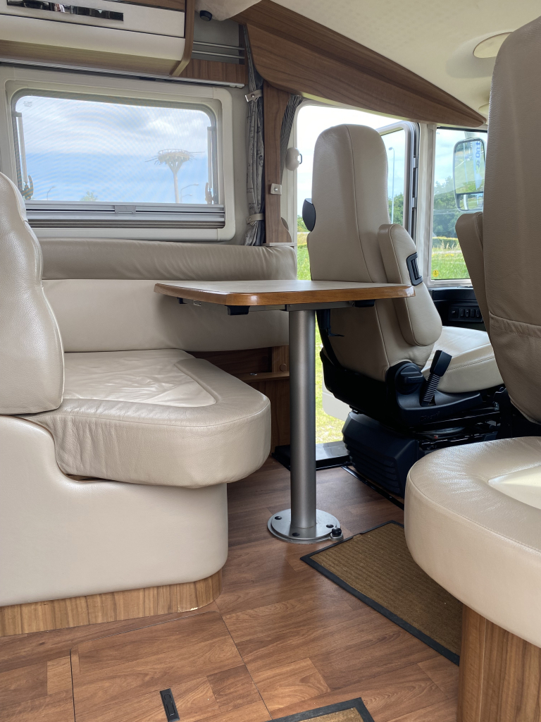 Hymer B 678 PL AUTOM&Aacute;TICO 3 litros di&eacute;sel con 177 CV, camas longitudinales y cama abatible A&ntilde;o 2016. Centrum On the Road en Noorderringweg 4 en Marum. foto: 11