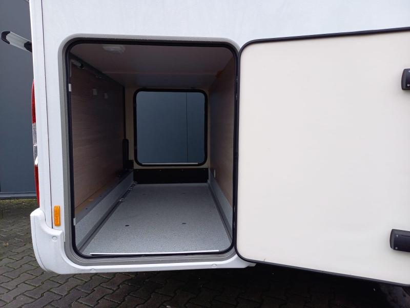 Bürstner Lineo 690 G - 155pk - Smalle camper  foto: 3