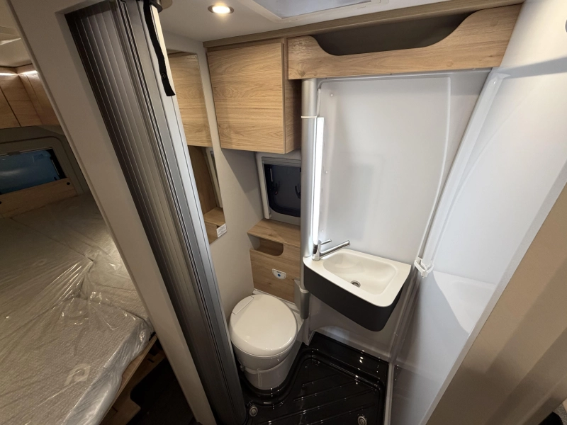 Dethleffs Globetrail 640 ES automaat / lengtebed  foto: 11
