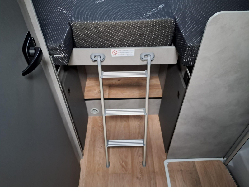 Crosscamp EXPDN T7.4 E - Sehr modern - Navi Foto: 15
