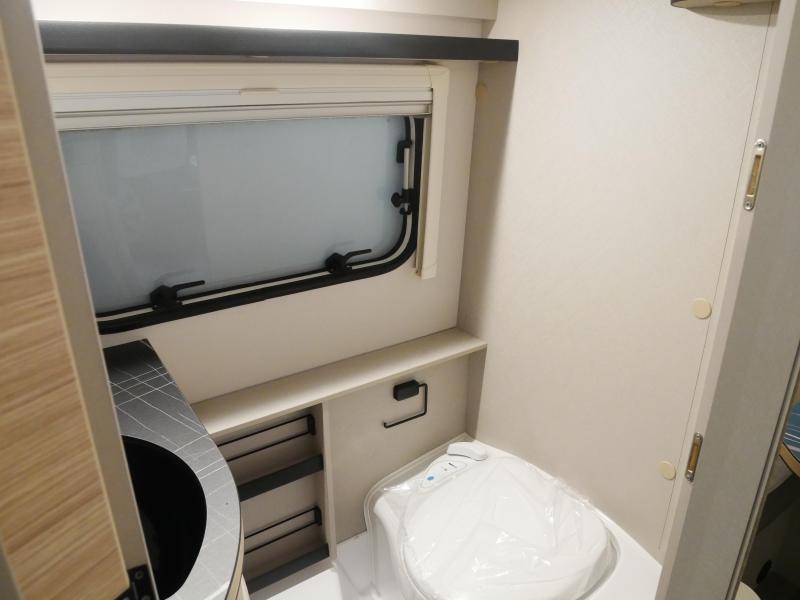 Eriba Touring 430 Gratis mover en luifel  foto: 5