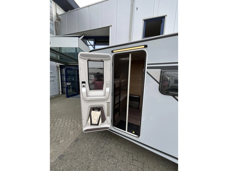 Knaus Sudwind Black Selection 540 FDK STAPELBED-GRATIS MOVER Foto: 2