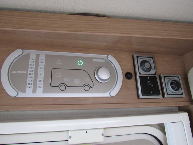 Hymer Exsis-i EX 688 Enkelebedden hefbed integraal bj2014 foto: 19
